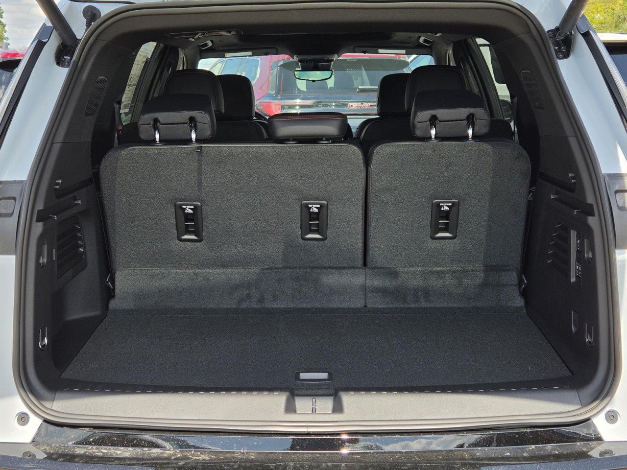 New 2027 Chevrolet Traverse RS FWD image 7
