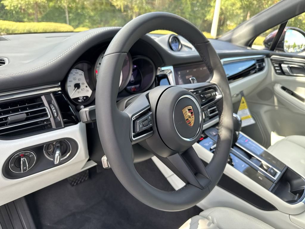 New 2026 Porsche Macan image 18