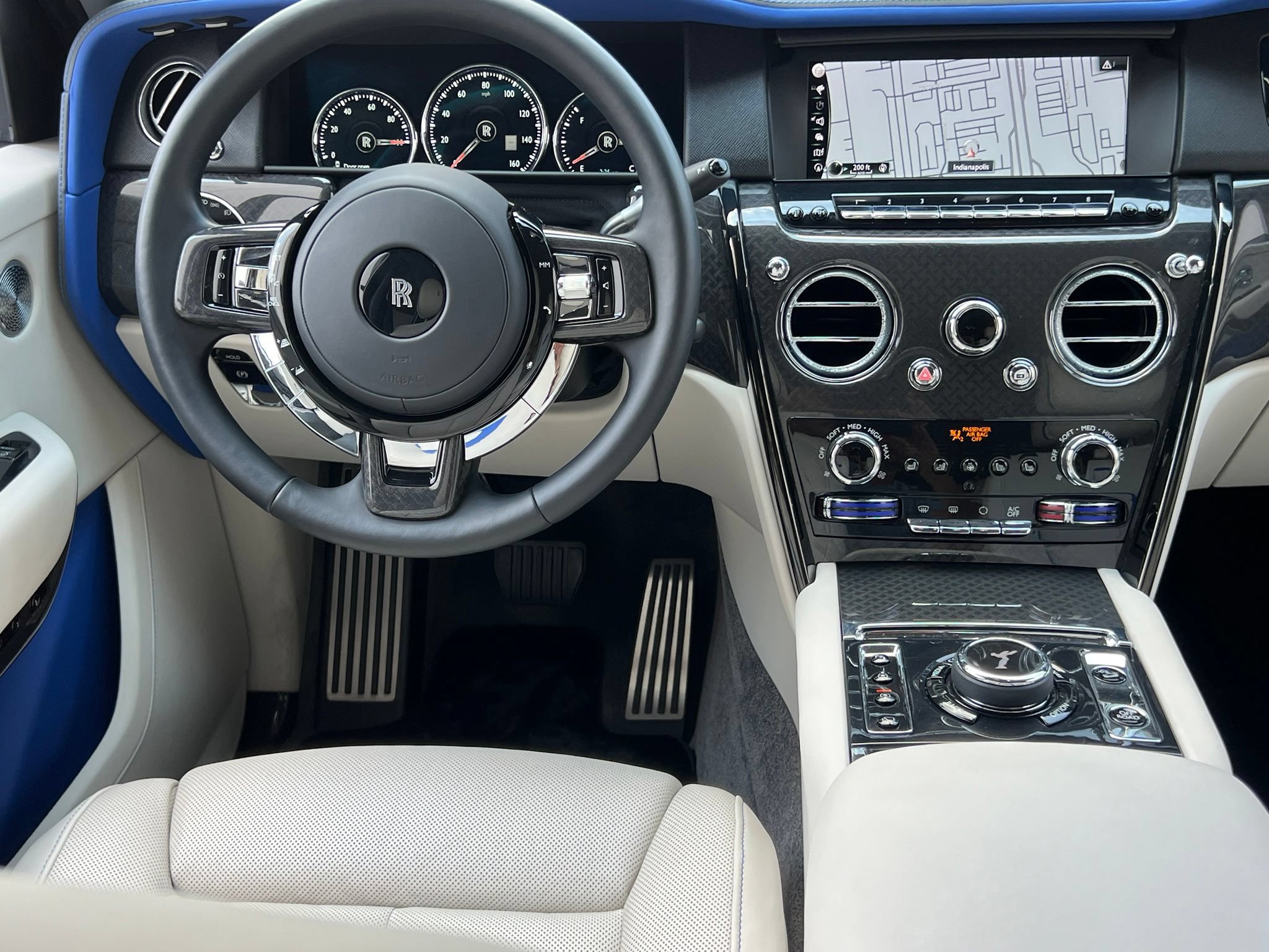 Used 2024 Rolls-Royce Cullinan Black Badge w/ Dark Exterior Package AWD/4WD image 17