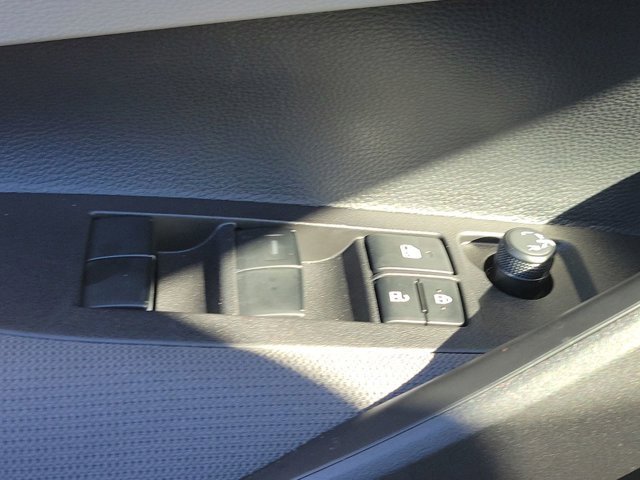 Used 2025 Toyota Corolla LE image 29