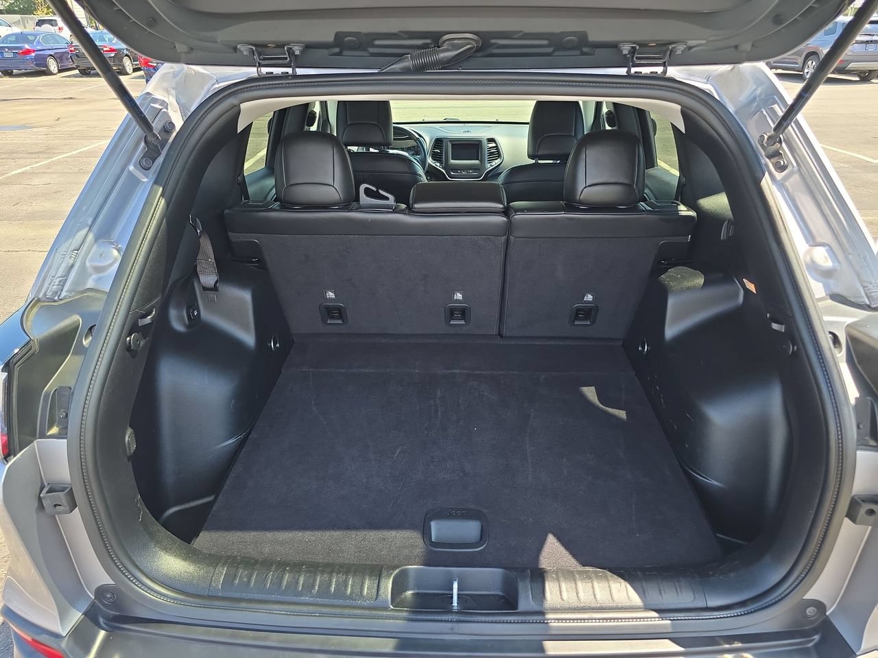 Used 2021 Jeep Cherokee Latitude Plus FWD image 29