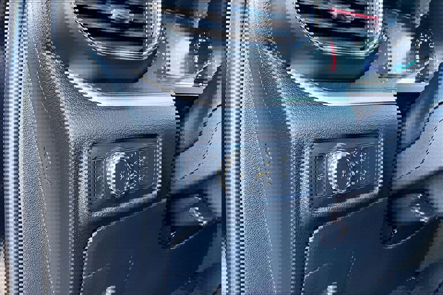 Used 2021 Ford Explorer XLT w/ Equipment Group 202A image 37