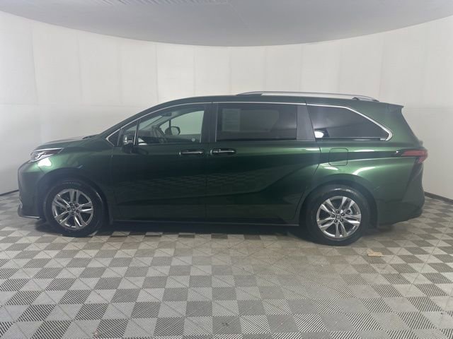 Used 2023 Toyota Sienna Limited AWD/4WD image 3