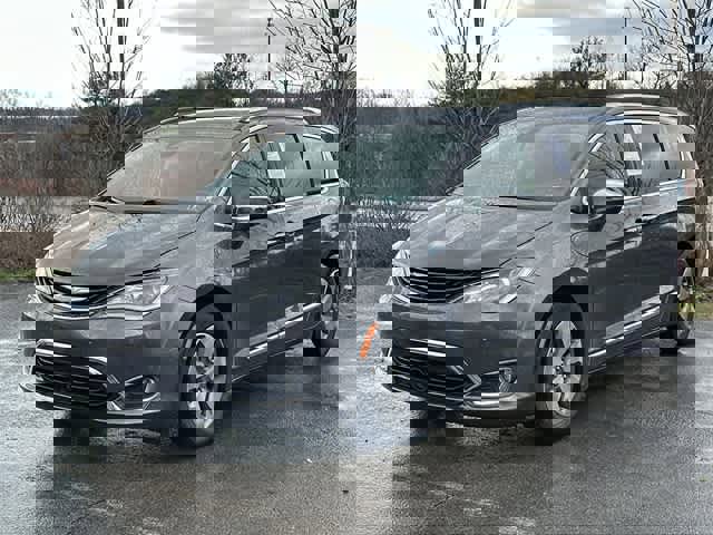 Used 2019 Chrysler Pacifica Limited w/ Advanced Safetytec Group