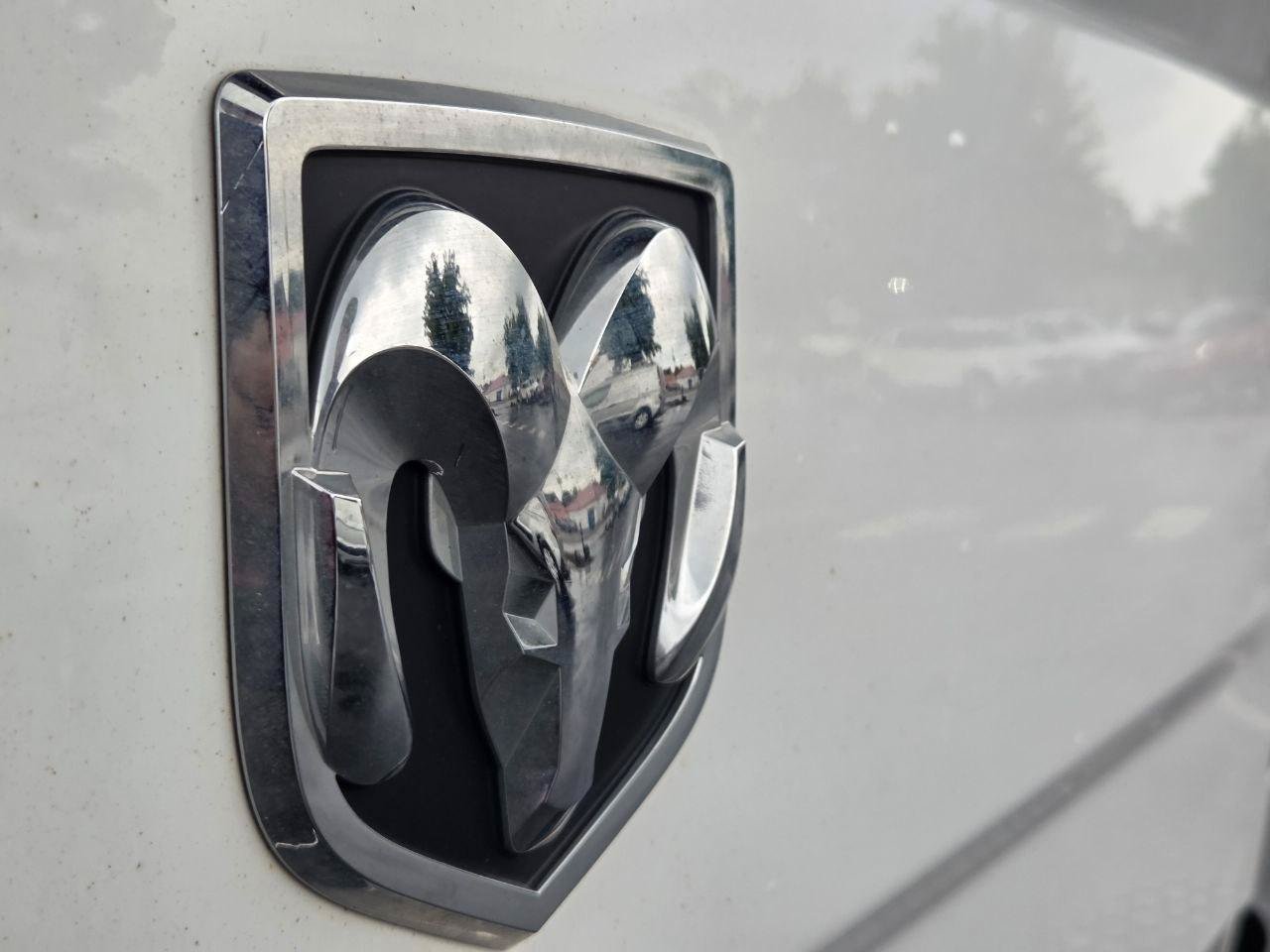 Used 2020 RAM 1500 Classic SLT w/ Luxury Group RWD image 8