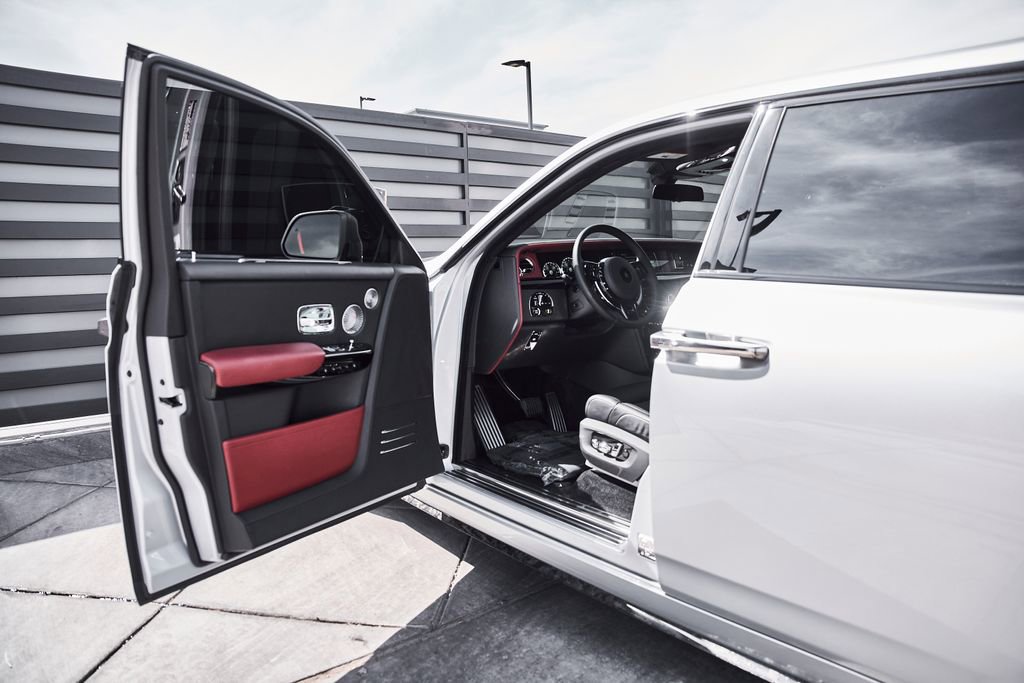 Used 2024 Rolls-Royce Phantom Sedan RWD image 43