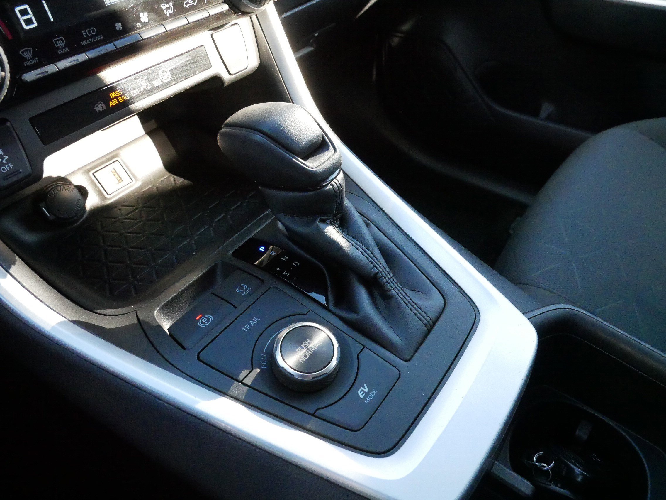 Certified 2024 Toyota RAV4 XLE image 25