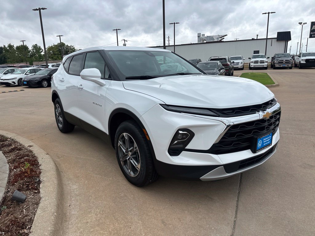 Used 2026 Chevrolet Blazer LT FWD image 3