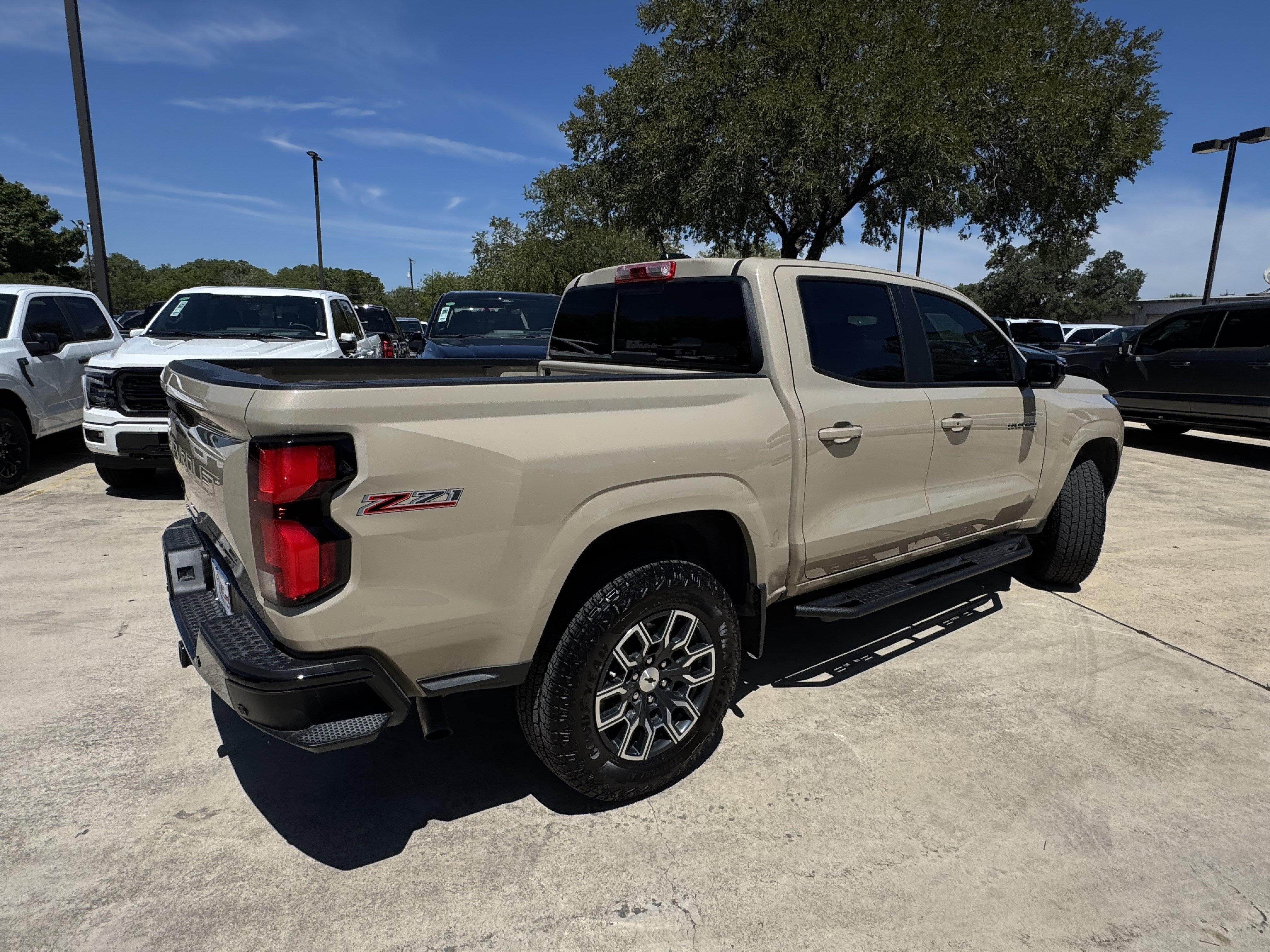 Used 2024 Chevrolet Colorado Z71 w/ Z71 Convenience Package 2 image 6