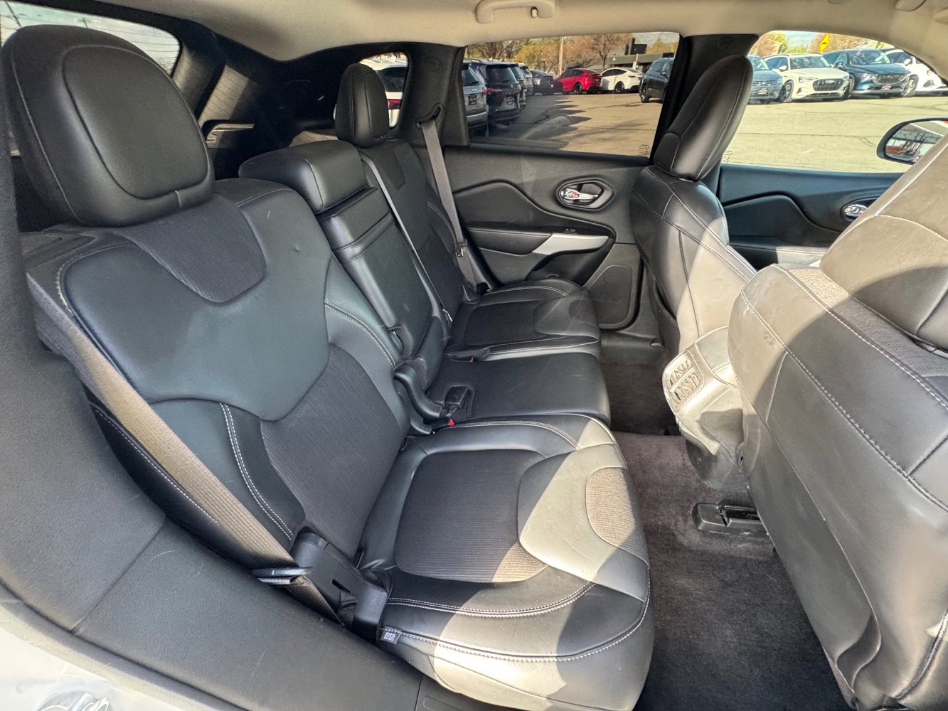 Used 2018 Jeep Cherokee Latitude Plus w/ Cold Weather Group image 18