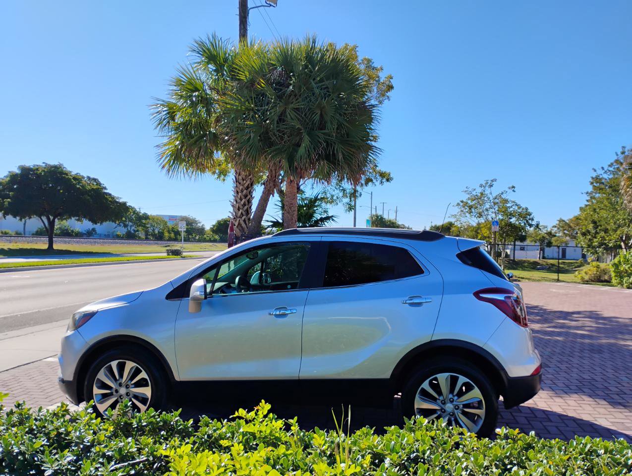 Used 2017 Buick Encore Preferred FWD image 2