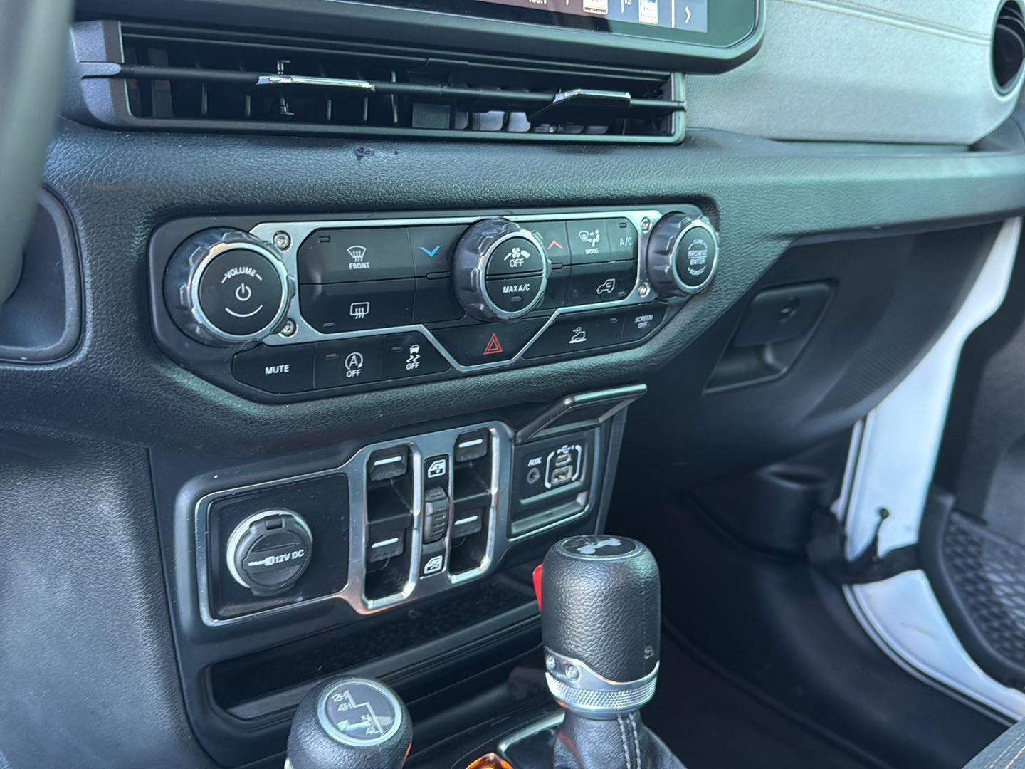 Used 2024 Jeep Wrangler Sport S image 24