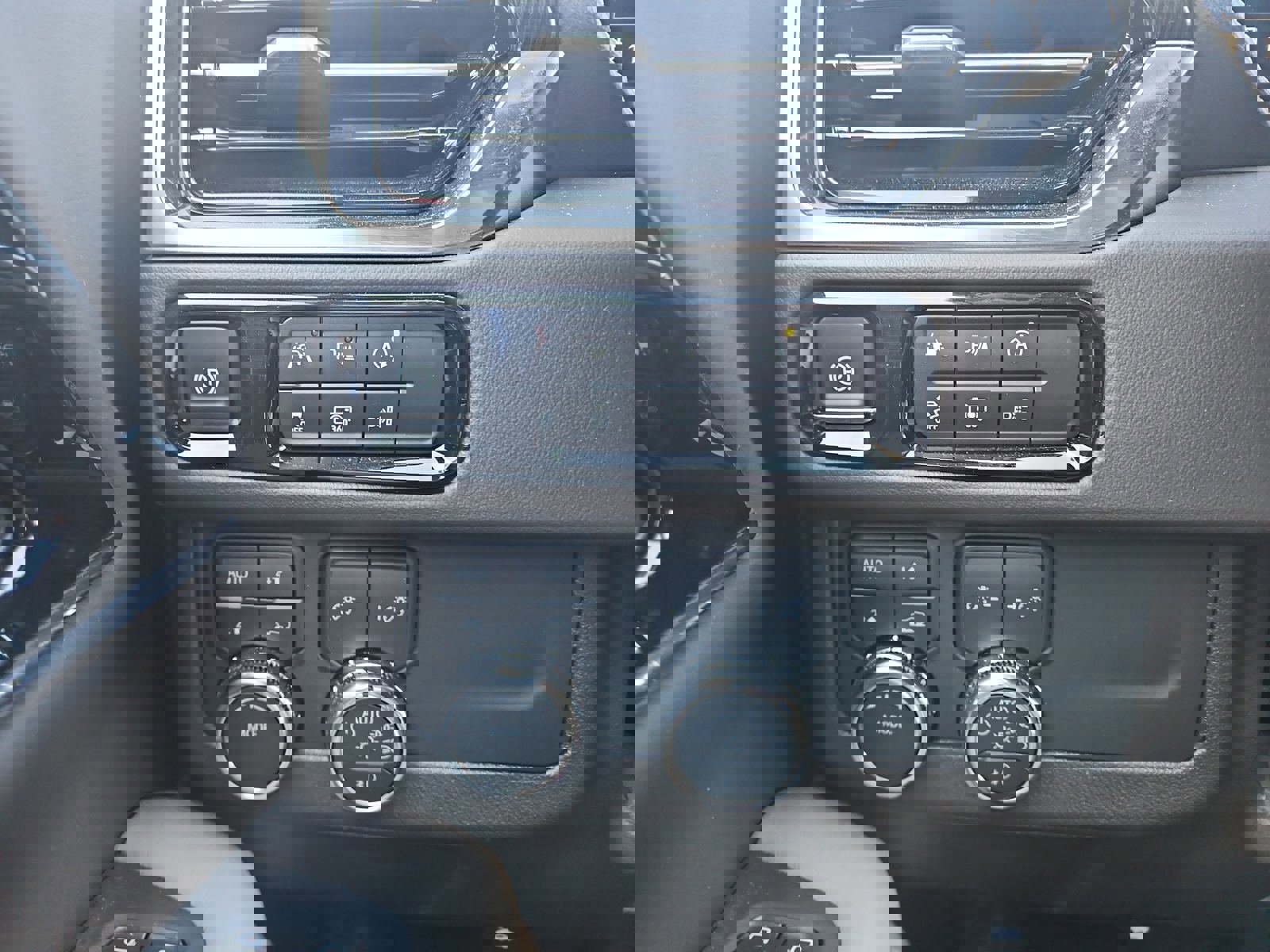 Used 2025 GMC Yukon Elevation image 16