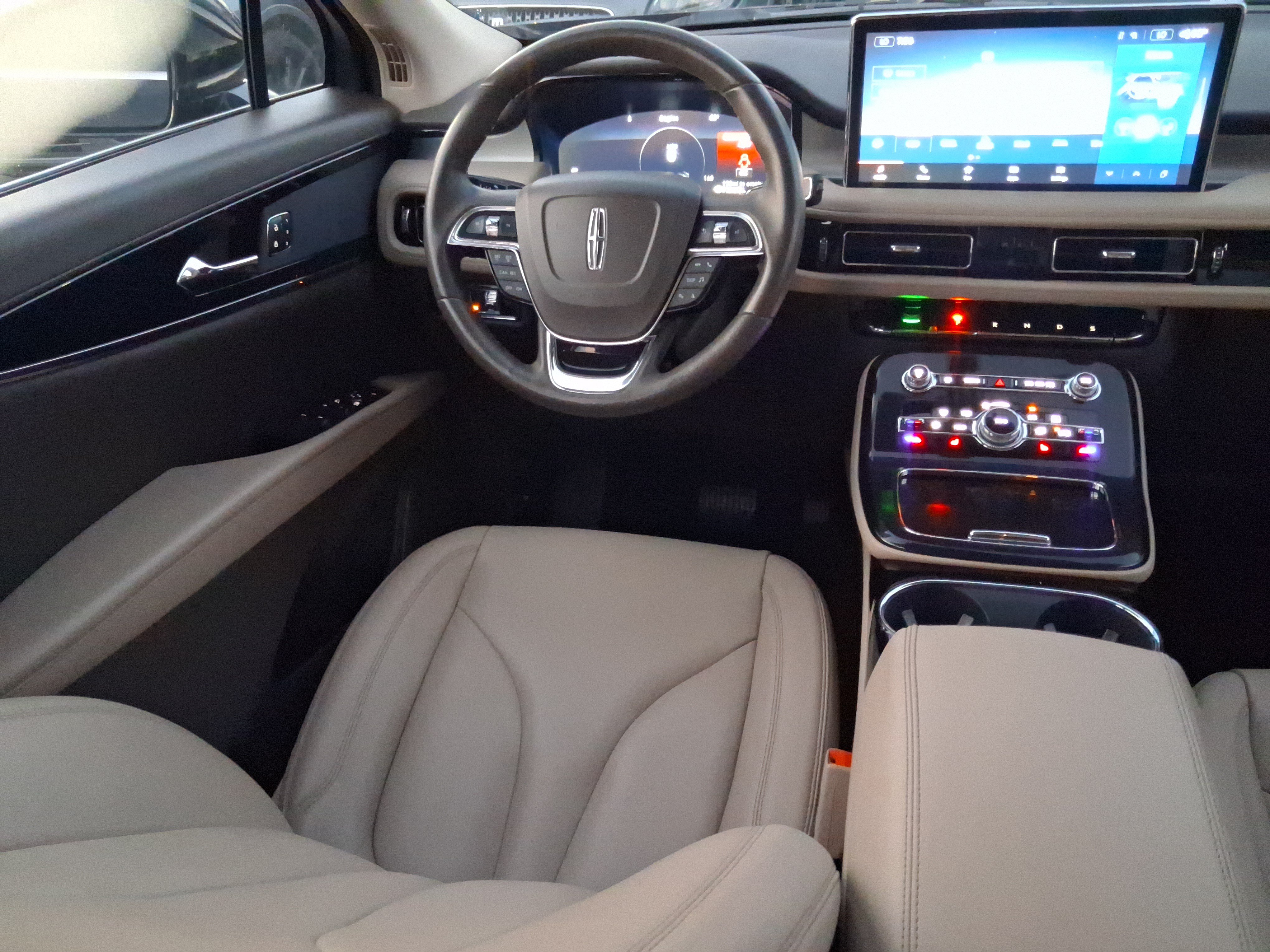 Used 2023 Lincoln Nautilus AWD image 8