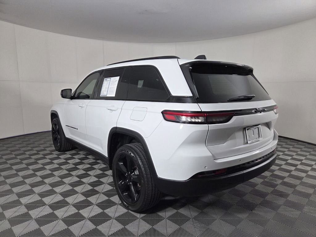 Certified 2023 Jeep Grand Cherokee Altitude image 6