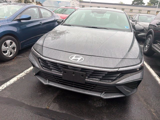Certified 2025 Hyundai Elantra SEL FWD image 4