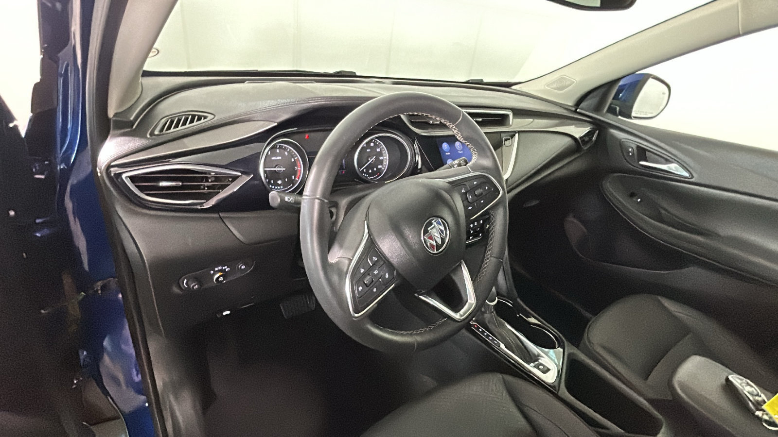 Used 2023 Buick Encore GX Essence w/ Experience Buick Package FWD image 17