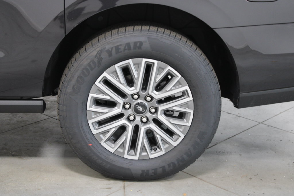 New 2027 Ford Expedition Max Platinum w/ Driver's Package RWD image 17