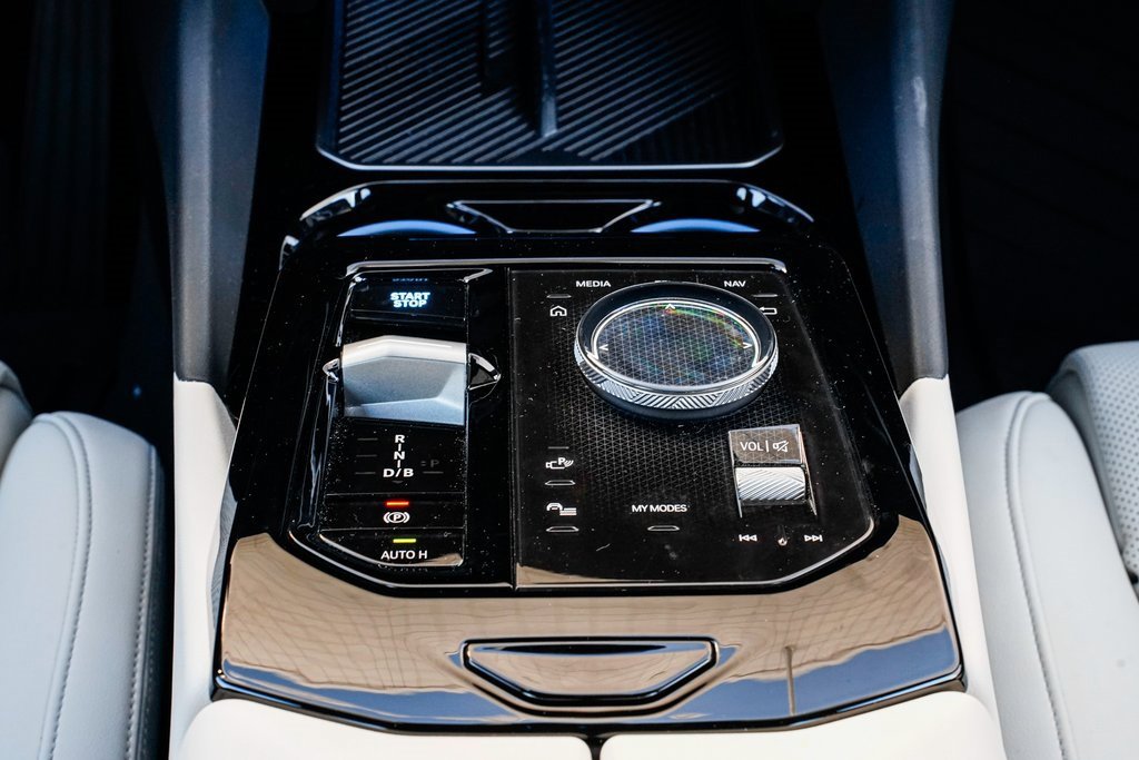 Used 2025 BMW i5 xDrive40 w/ Premium Package image 12