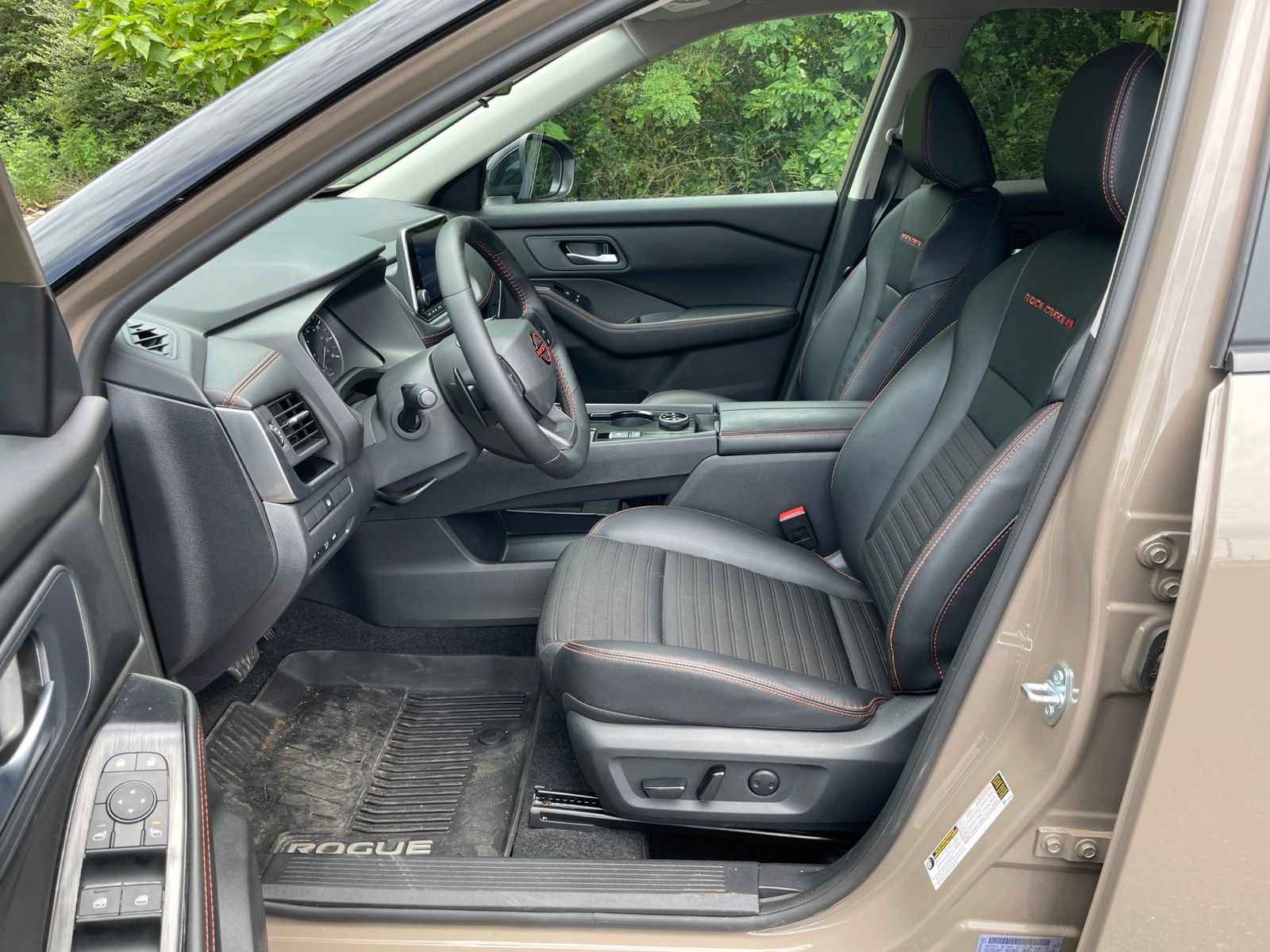 Used 2025 Nissan Rogue SV AWD/4WD image 14