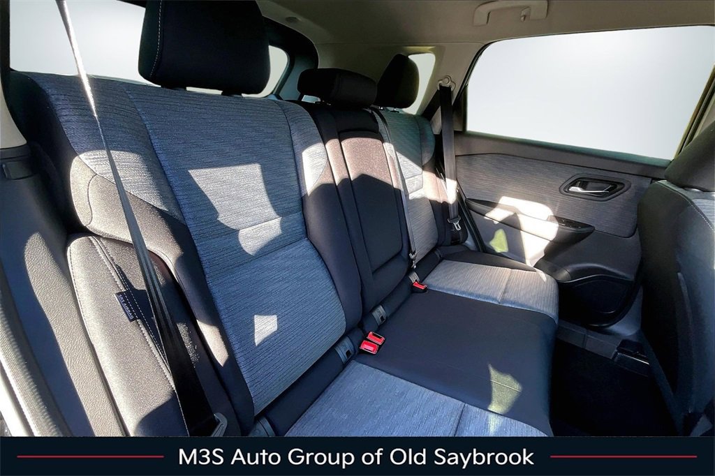 Used 2023 Nissan Rogue SV image 25