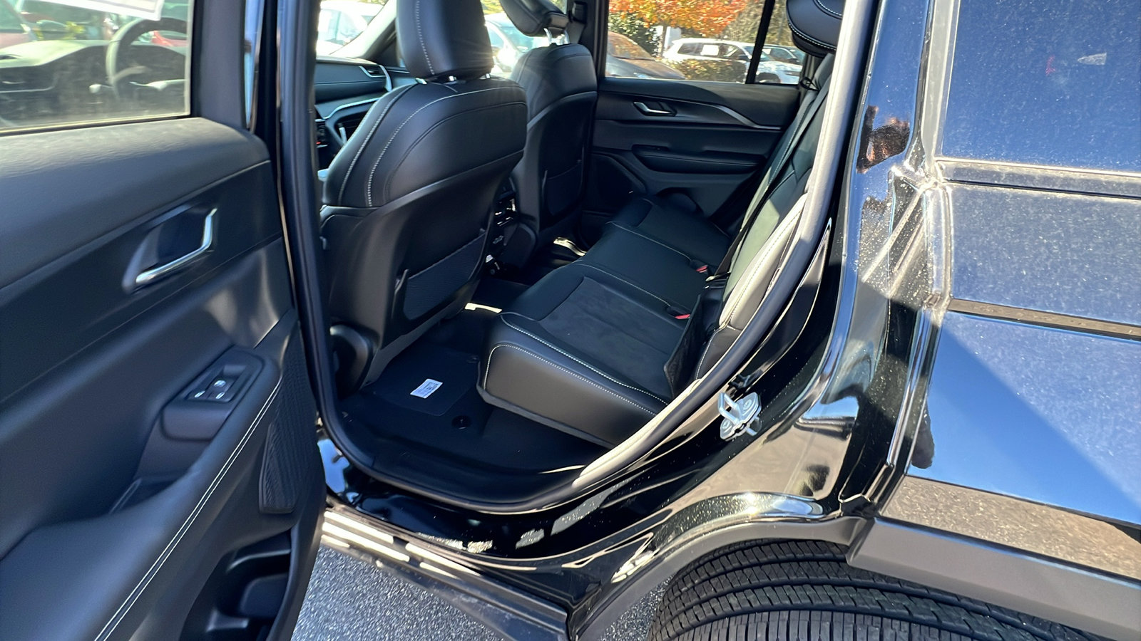 New 2025 Jeep Grand Cherokee Altitude image 21