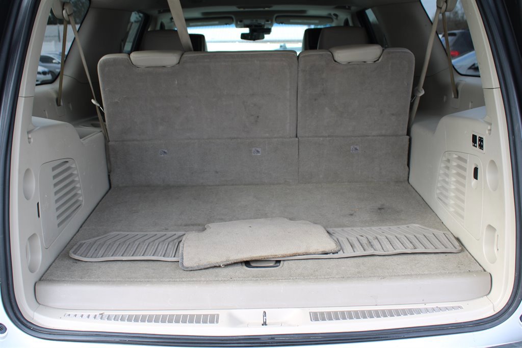 Used 2017 Cadillac Escalade ESV Luxury image 37