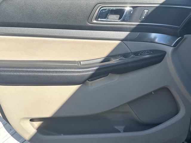 Used 2018 Ford Explorer XLT w/ Equipment Group 202A image 25