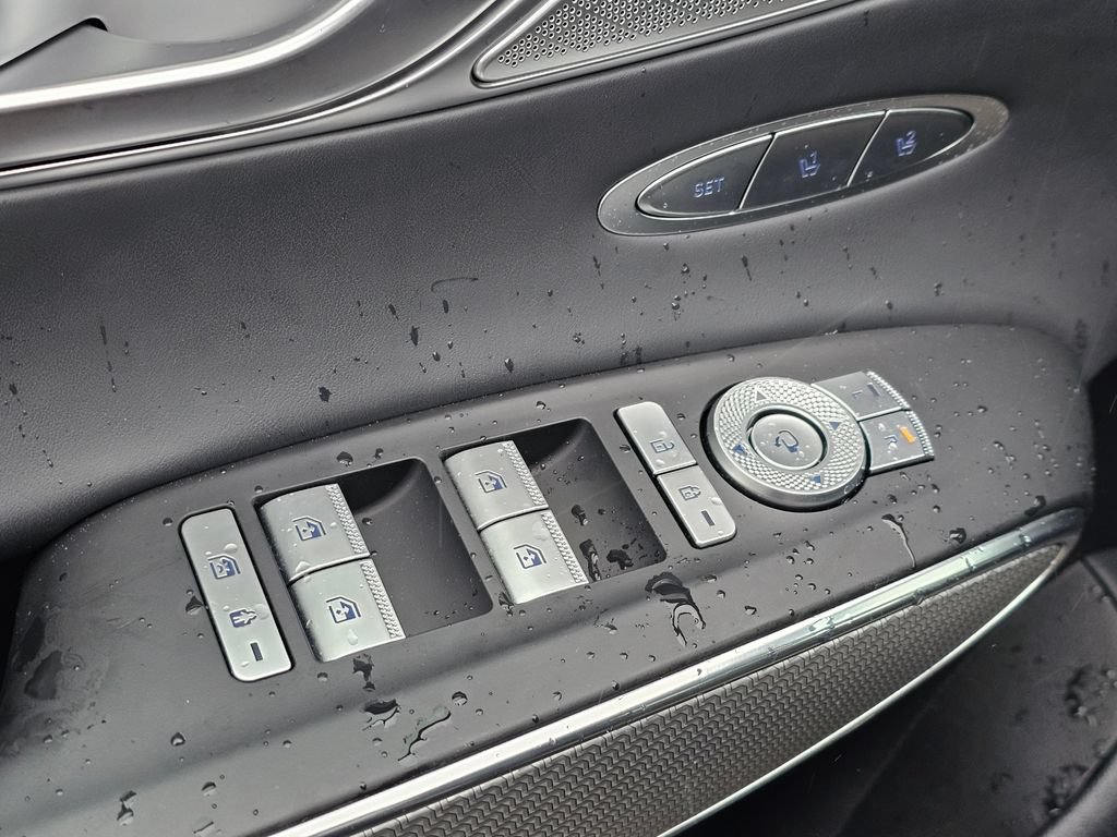 Certified 2025 Genesis GV70 3.5T Sport AWD/4WD image 32