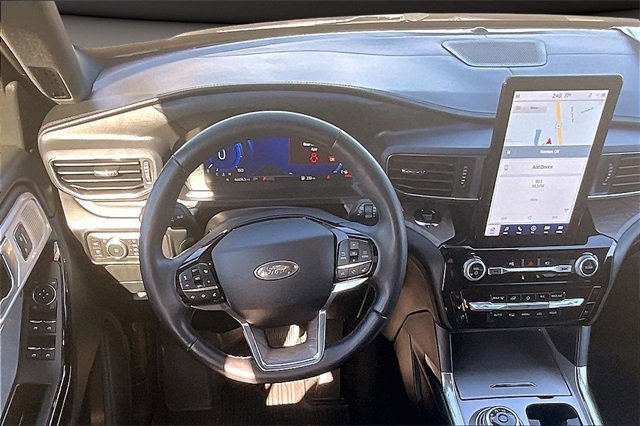 Used 2022 Ford Explorer Platinum w/ Technology Package image 5