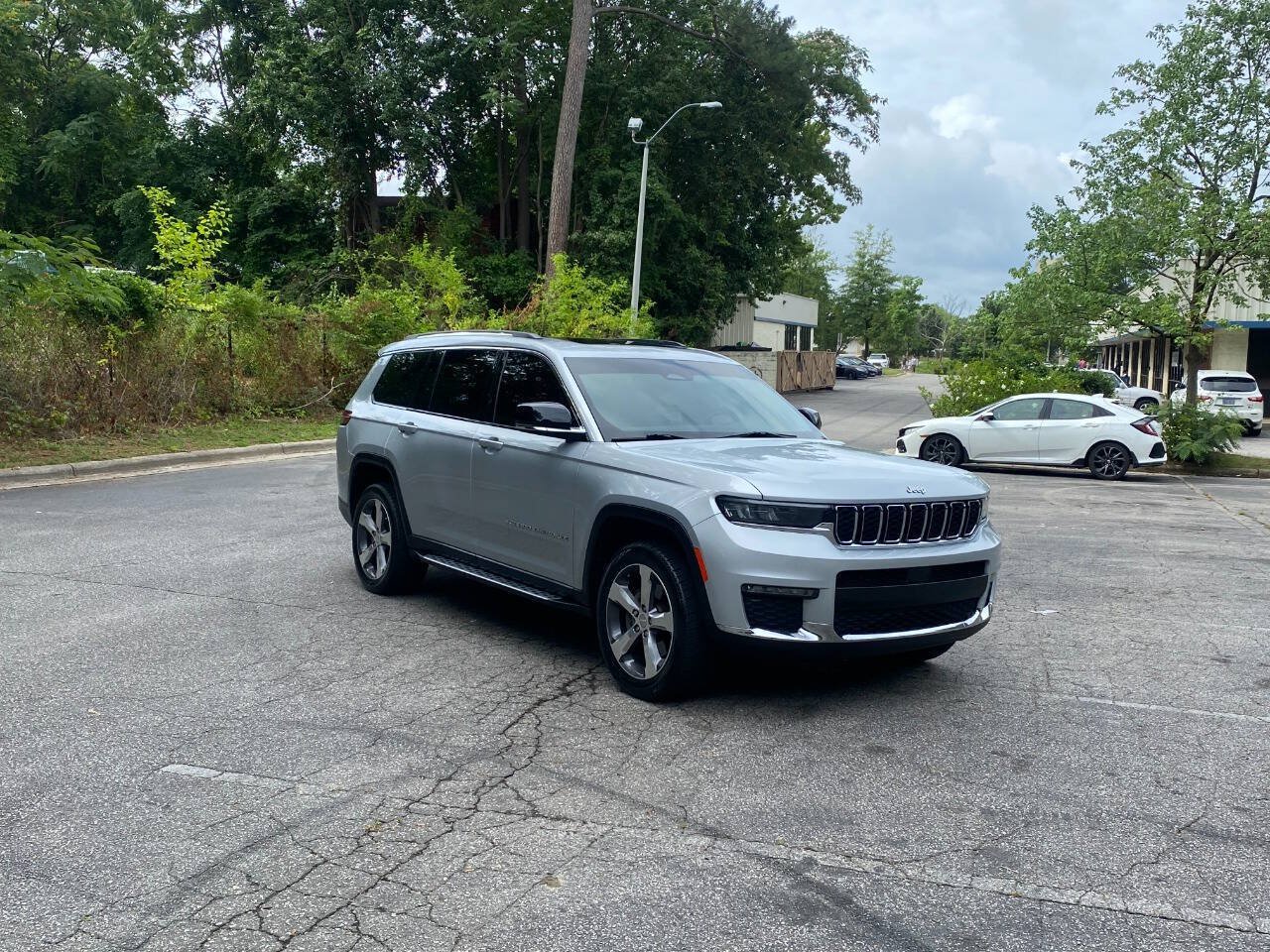 Used 2021 Jeep Grand Cherokee L Limited RWD image 3