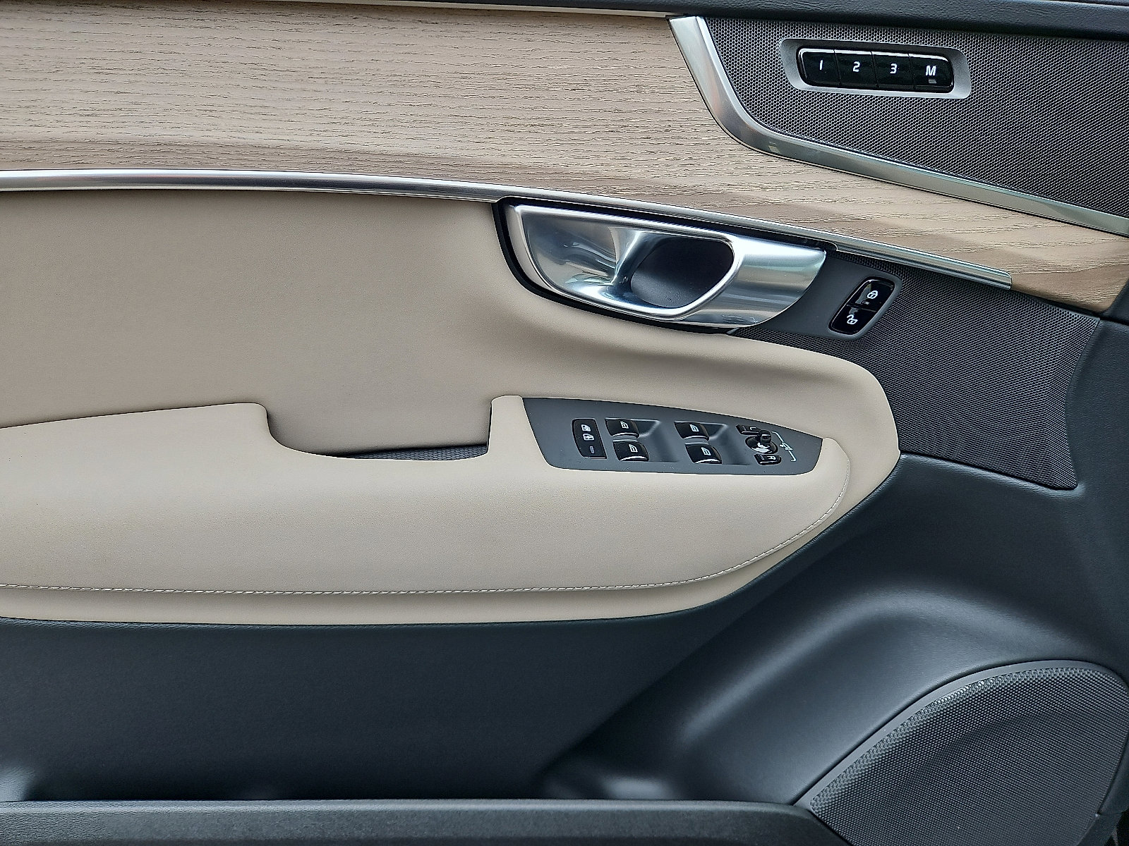 New 2026 Volvo XC90 B6 Core w/ Protection Package AWD/4WD image 11