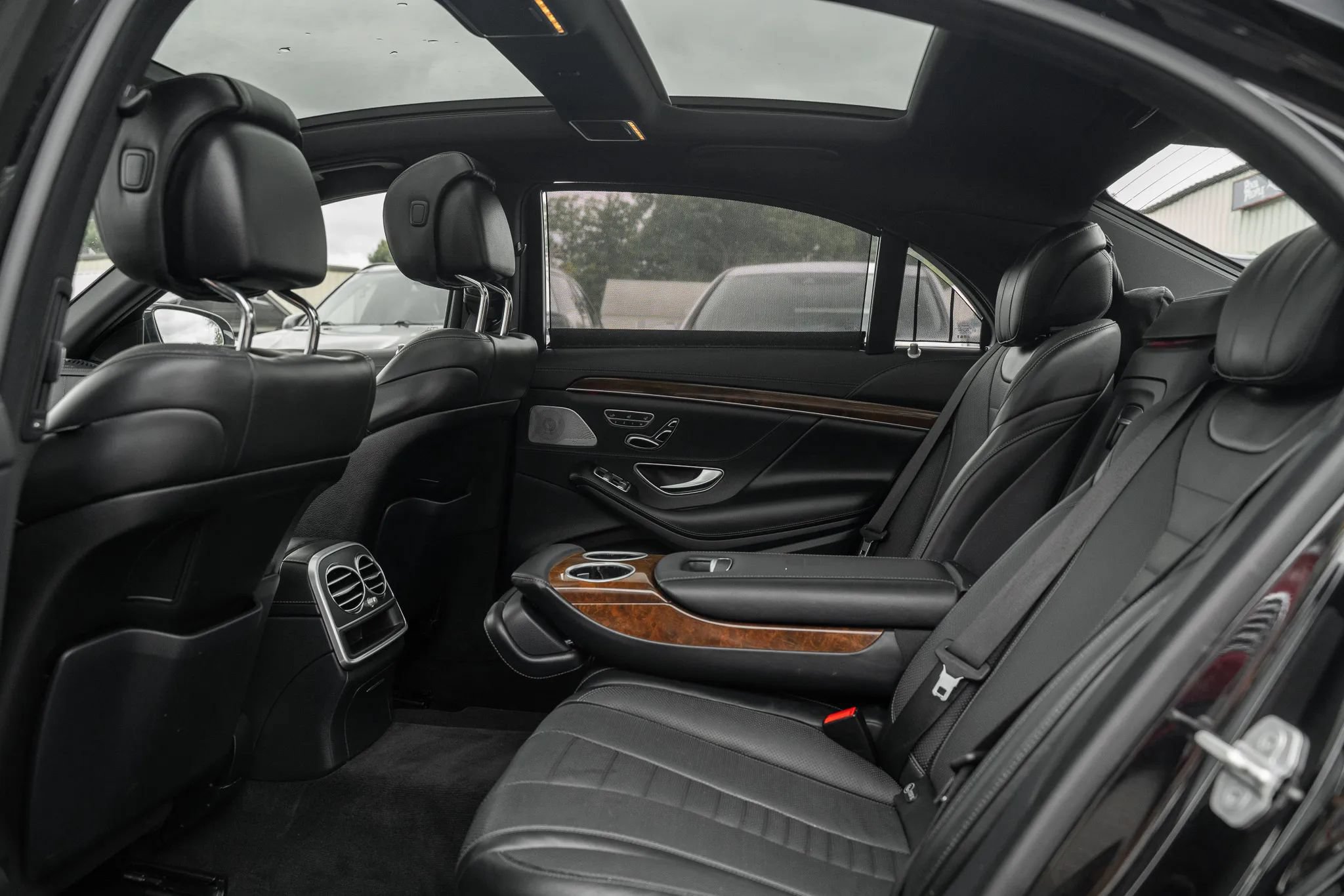 Used 2016 Mercedes-Benz S 550 4MATIC Sedan image 8