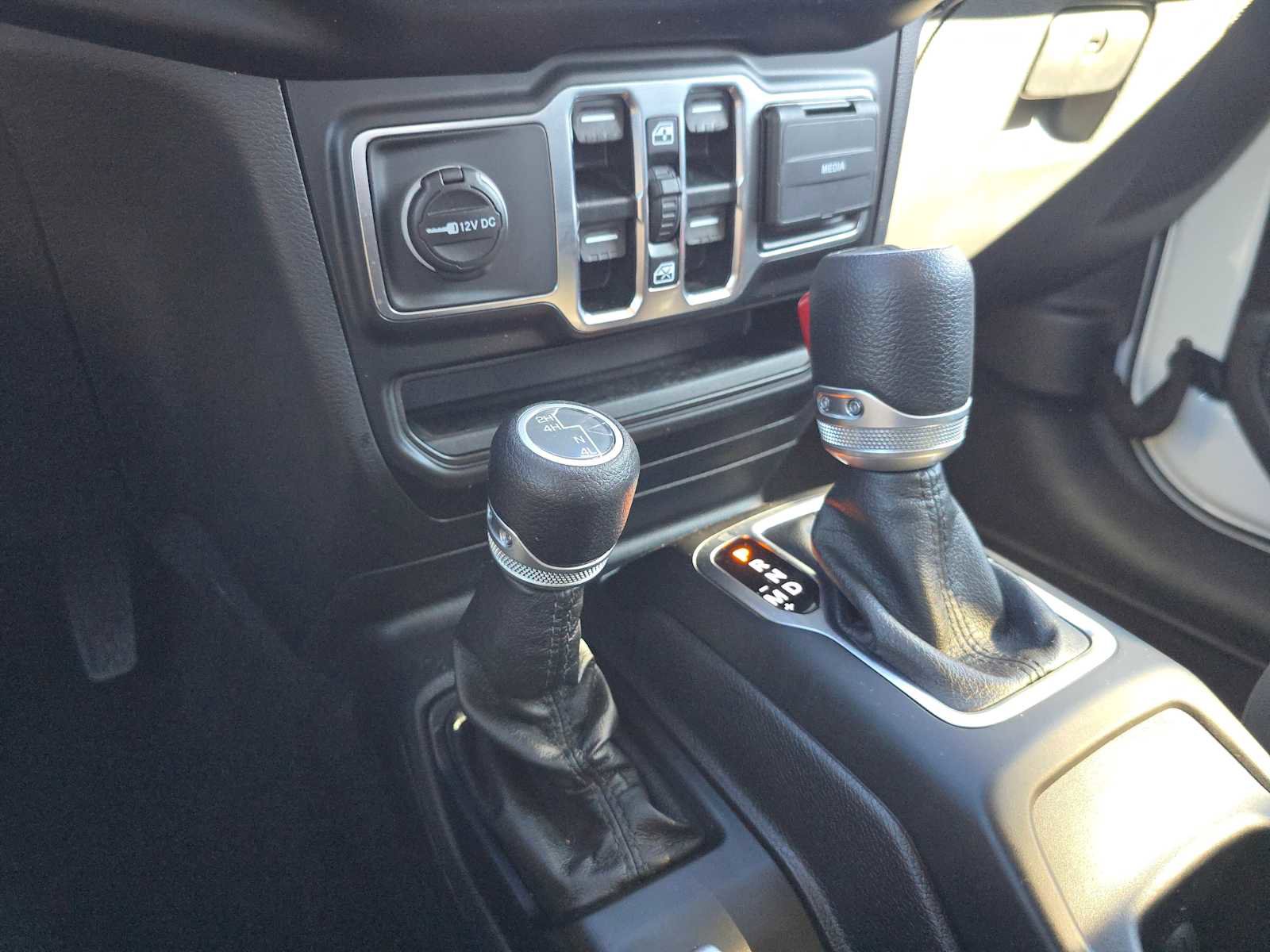 Used 2021 Jeep Gladiator Sport image 31