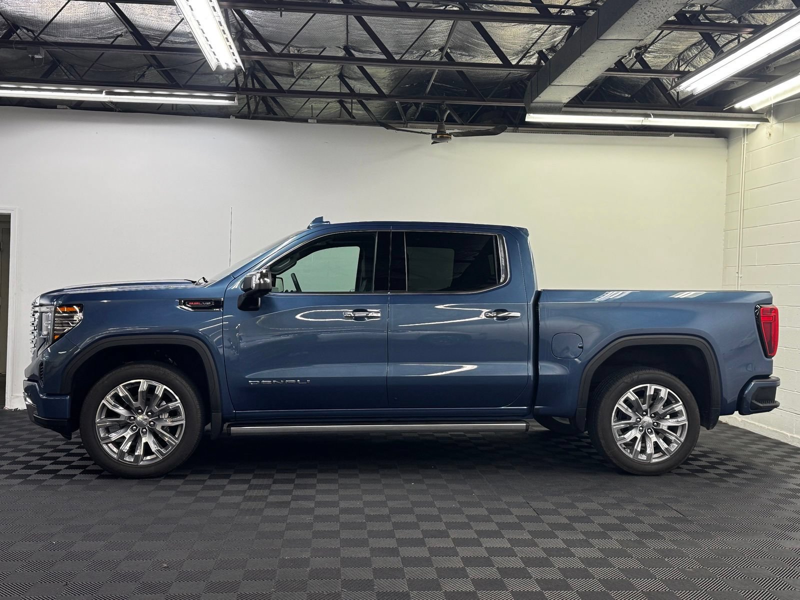Used 2026 GMC Sierra 1500 Denali w/ Denali Reserve Package AWD/4WD image 3
