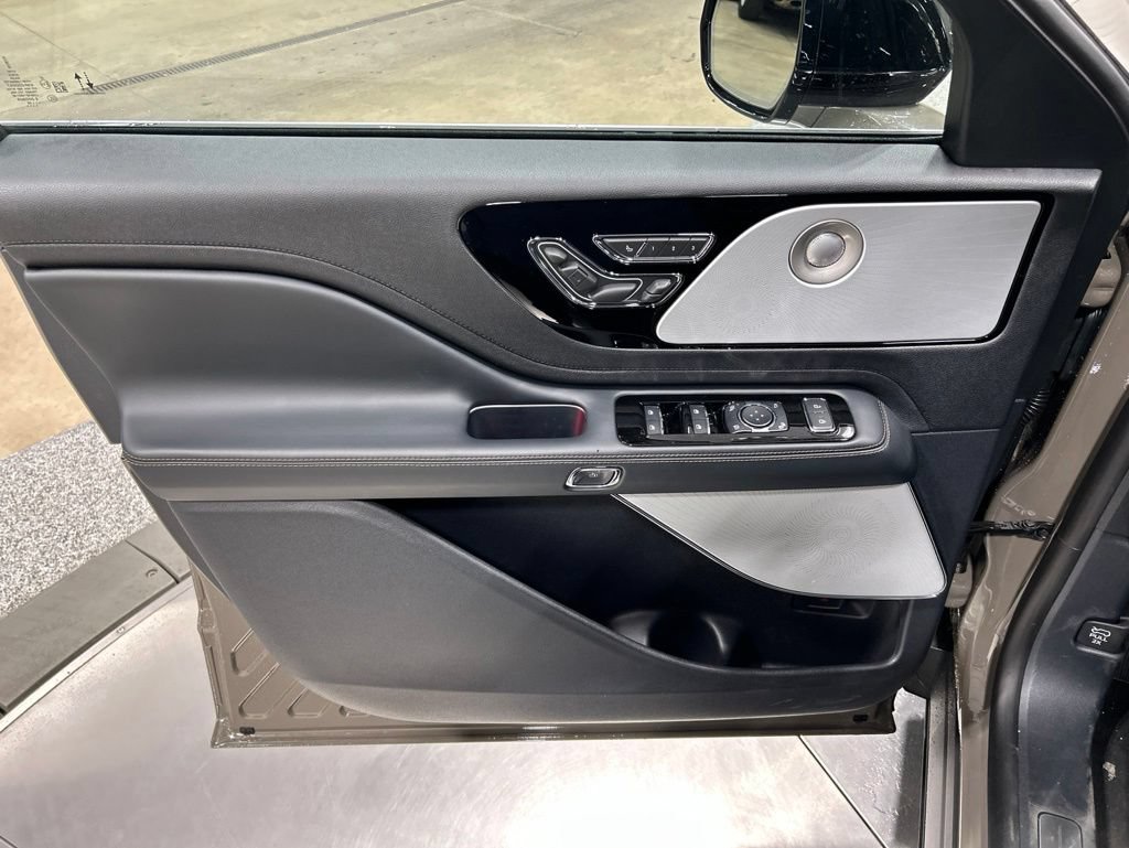 New 2026 Lincoln Aviator Reserve AWD/4WD image 13