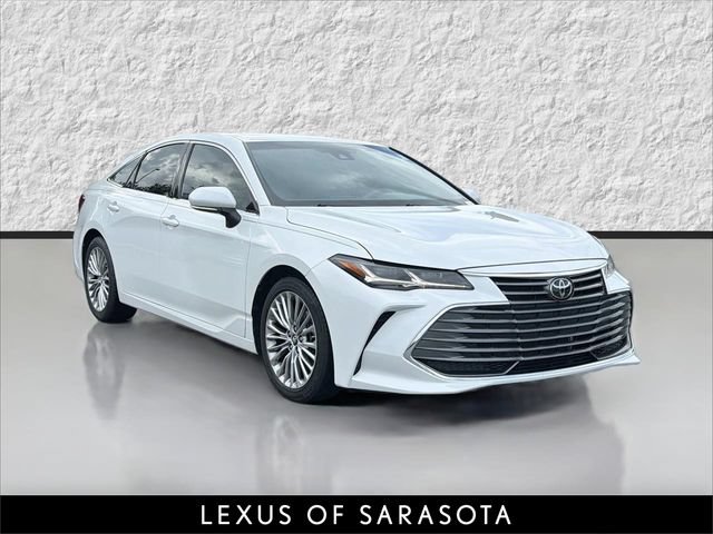 Used 2019 Toyota Avalon Limited FWD image 1