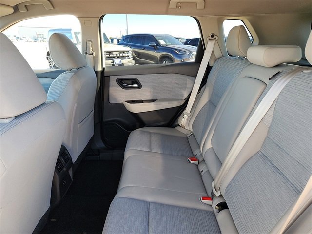 Used 2023 Nissan Rogue SV image 9