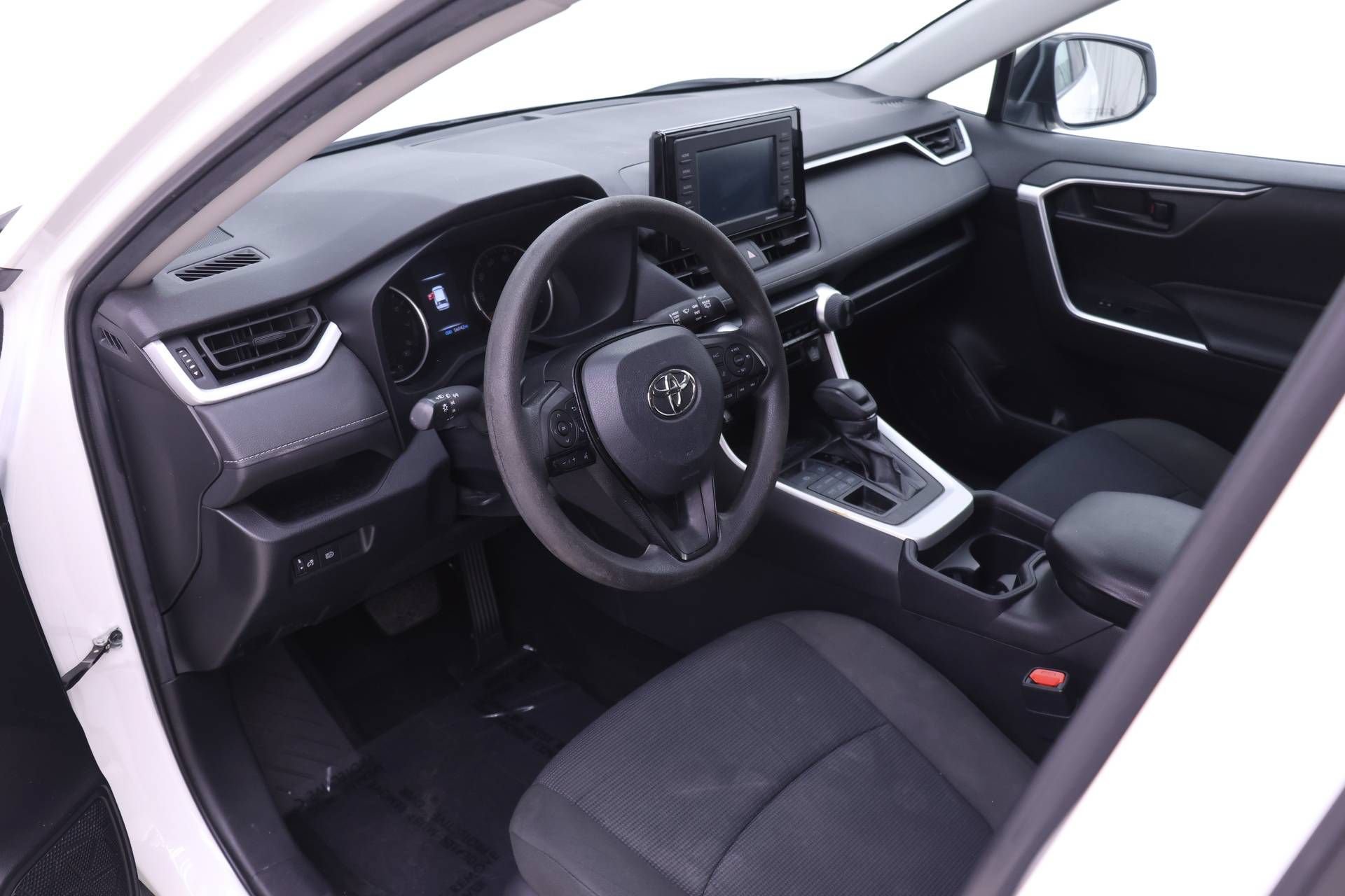 Used 2021 Toyota RAV4 LE AWD/4WD image 3
