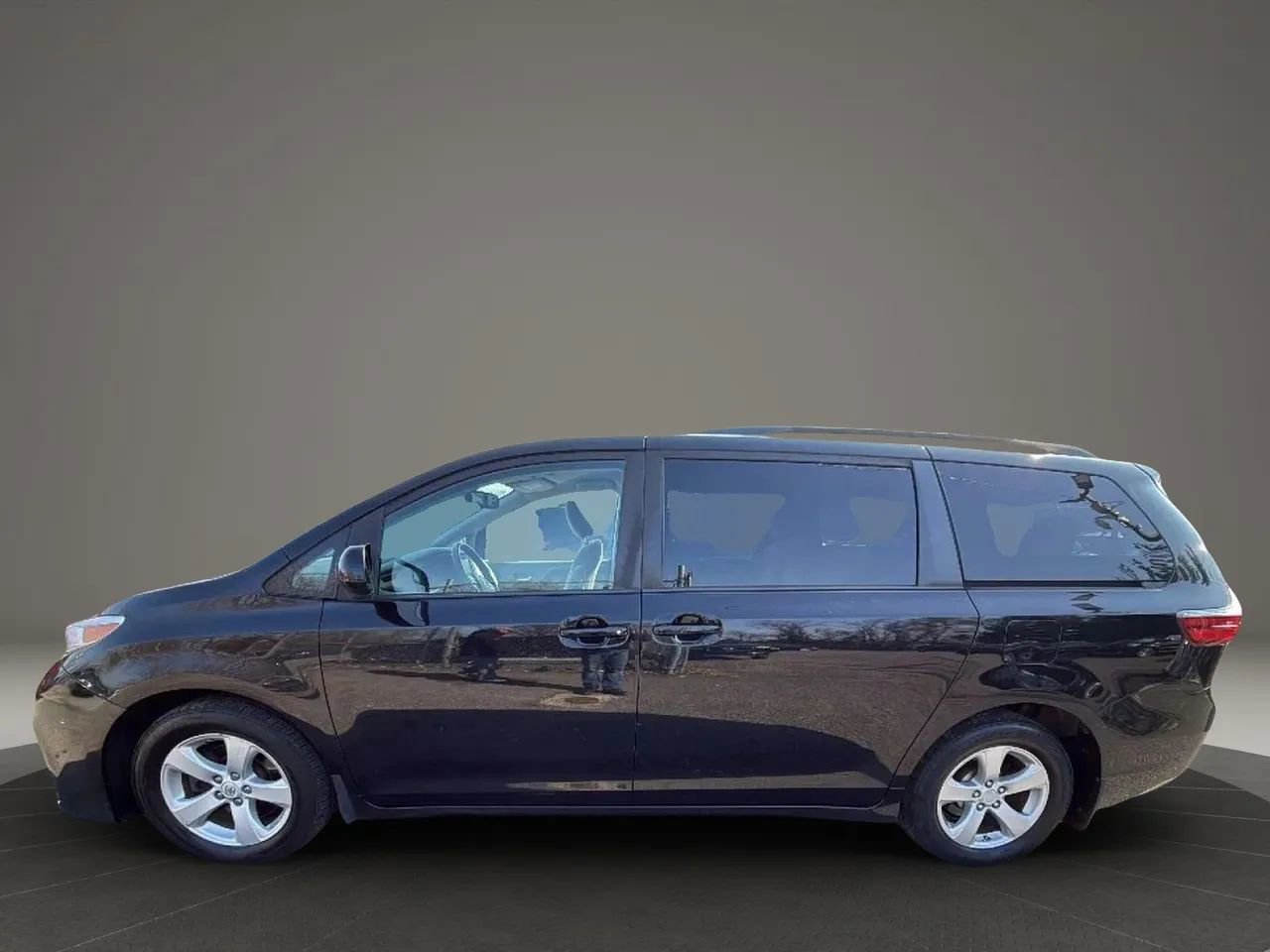 Used 2020 Toyota Sienna LE FWD image 8