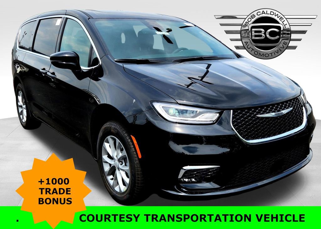 New 2025 Chrysler Pacifica Select w/ Uconnect Theater Family Group