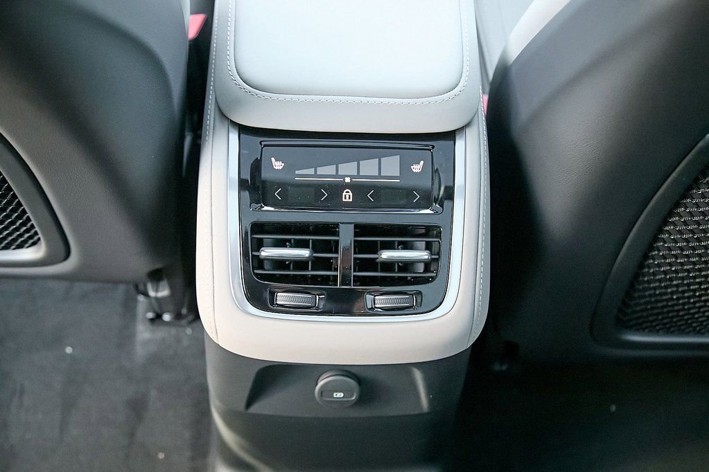 New 2026 Volvo XC90 T8 Plus w/ Protection Package Premier AWD/4WD image 23