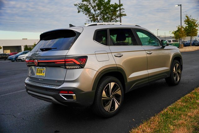 Certified 2025 Volkswagen Taos SE w/ Panoramic Sunroof Package image 30