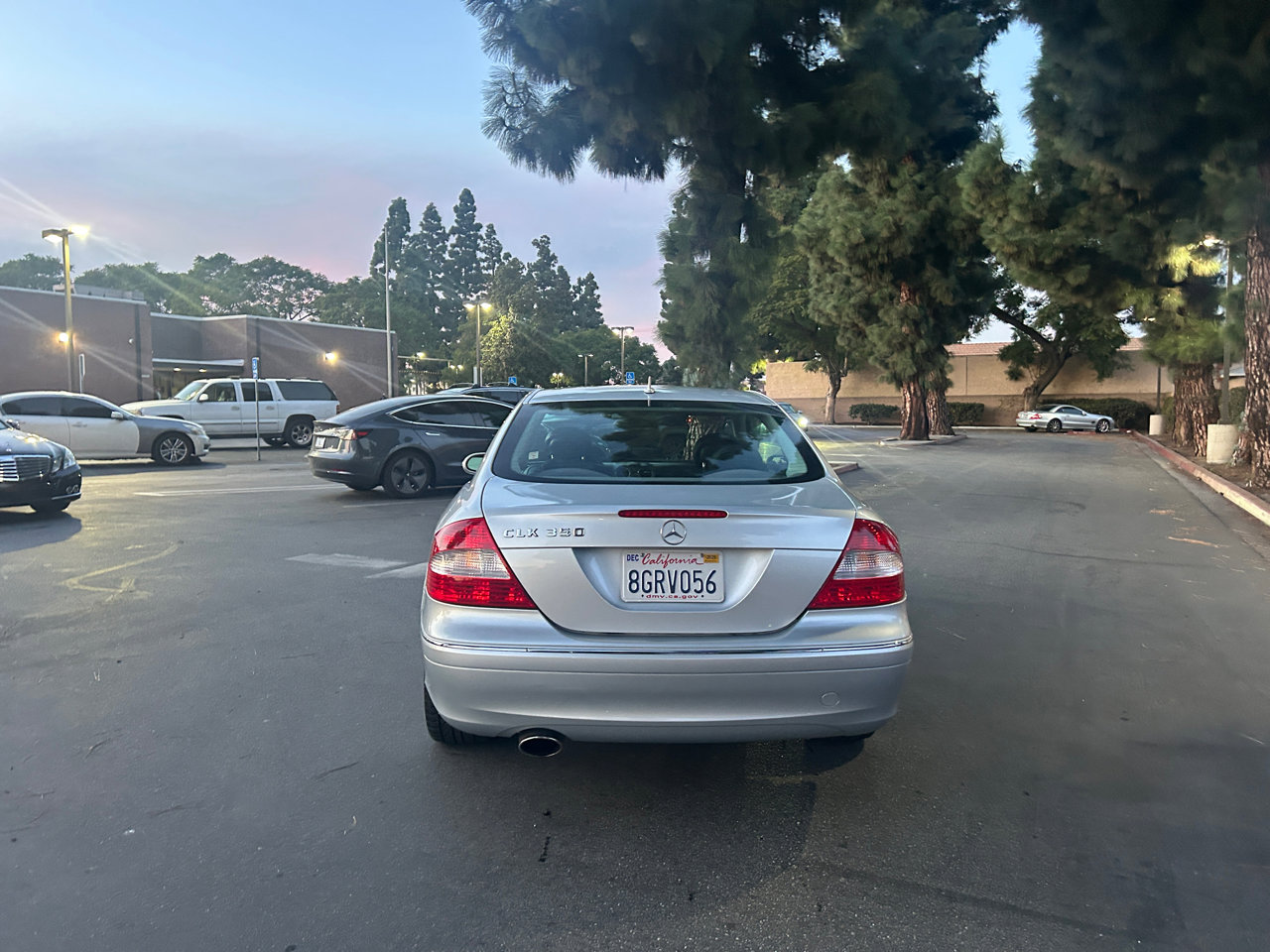 Used 2008 Mercedes-Benz CLK 350 Coupe image 4