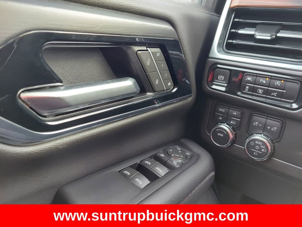 Used 2025 GMC Yukon XL Denali image 16