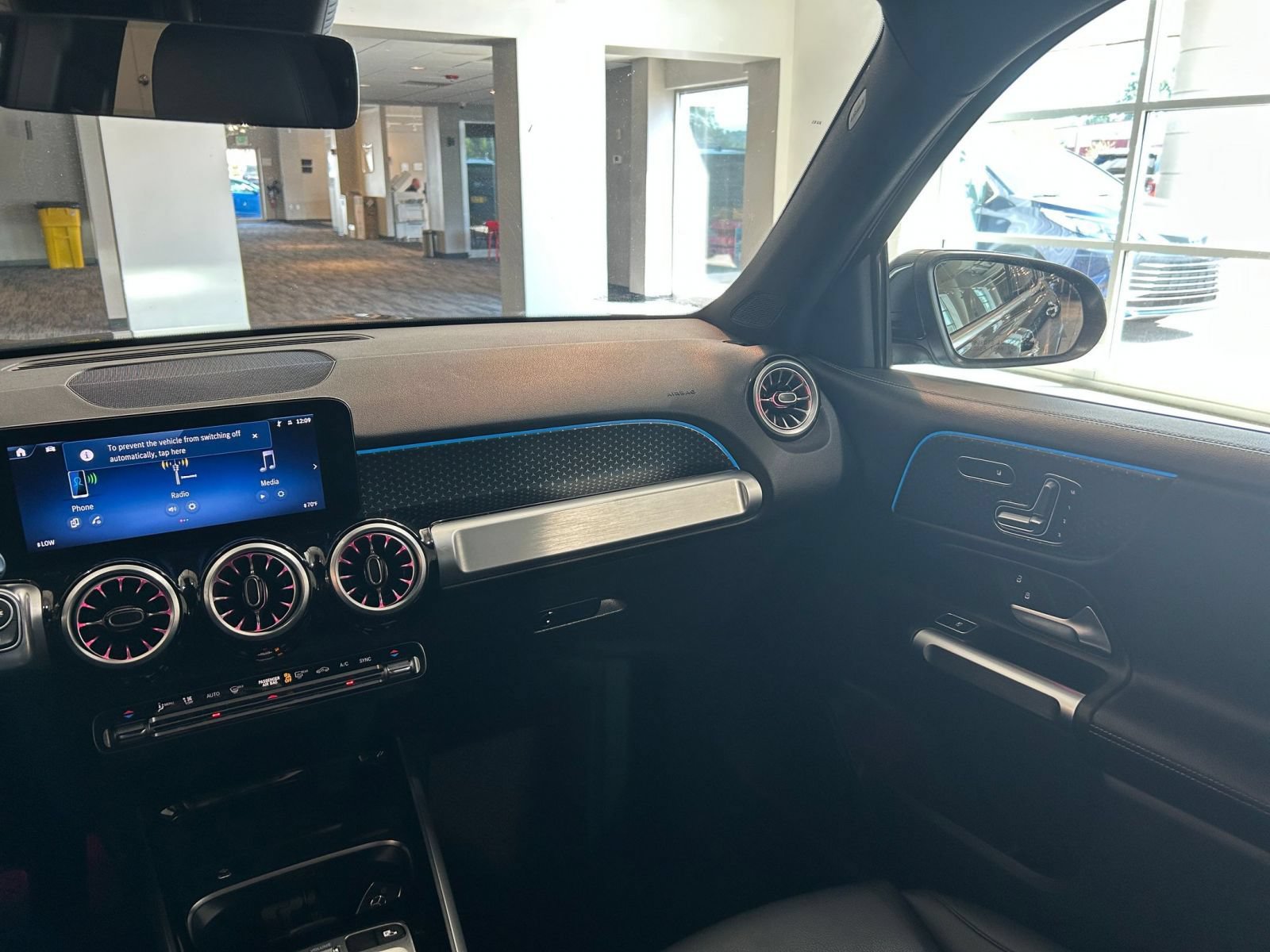 Used 2025 Mercedes-Benz GLB 250 image 36