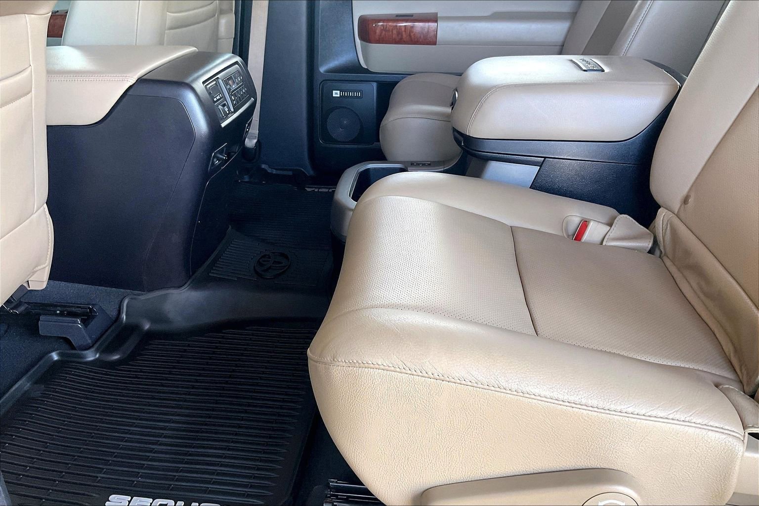 Used 2019 Toyota Sequoia Platinum AWD/4WD image 17