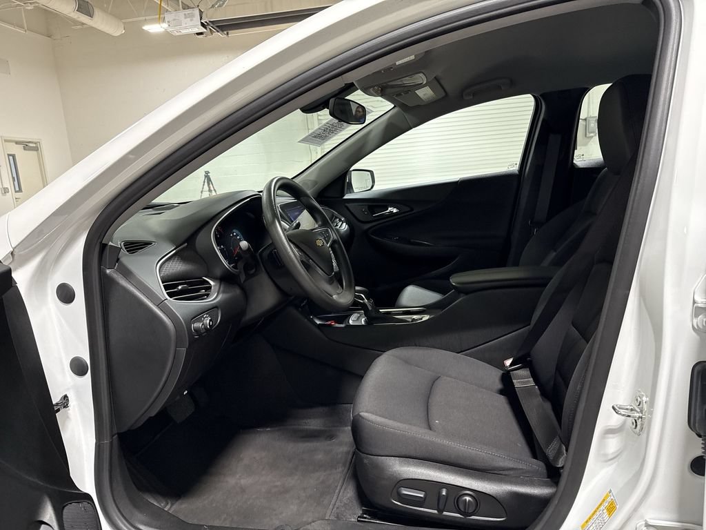 Used 2022 Chevrolet Malibu LT FWD image 19