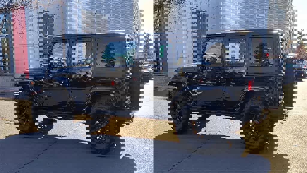 Used 2013 Jeep Wrangler Unlimited Sahara w/ Max Tow Pkg image 6