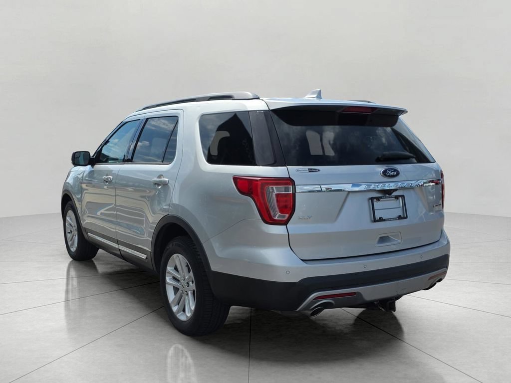 Used 2016 Ford Explorer XLT w/ Equipment Group 201A FWD image 5